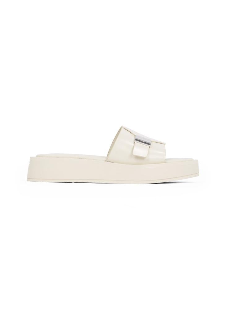 Causal Flat Sandals