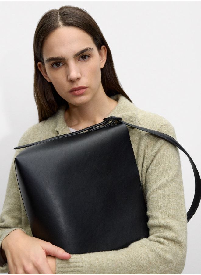 SHOULDER BAG WITH REMOVABLE BAG