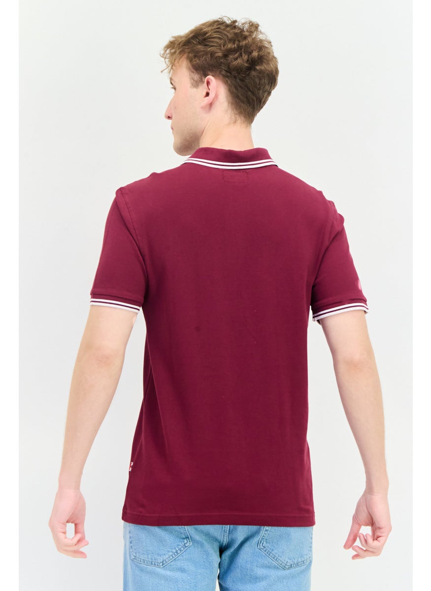 Men Regular Fit Textured Short Sleeves Polo Shirt, Maroon