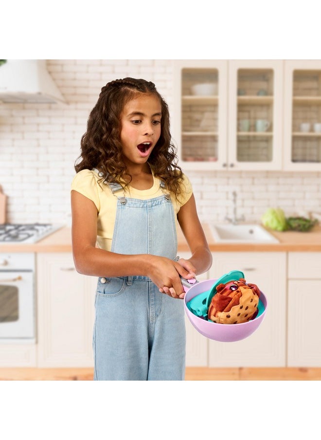 Cookeez Makery Pancake Treatz. Mix & Flip a Plush Best Friend! Place Your Pancake Mix on The Pan and Be Amazed When A Scented, Interactive Plush Friend Flips Out! Styles May Vary
