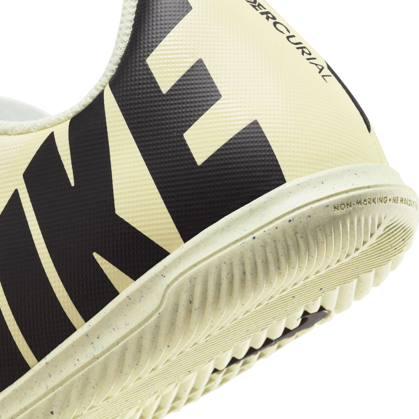 Kids' Mercurial Vapor 15 Club Indoor Court Football Shoe