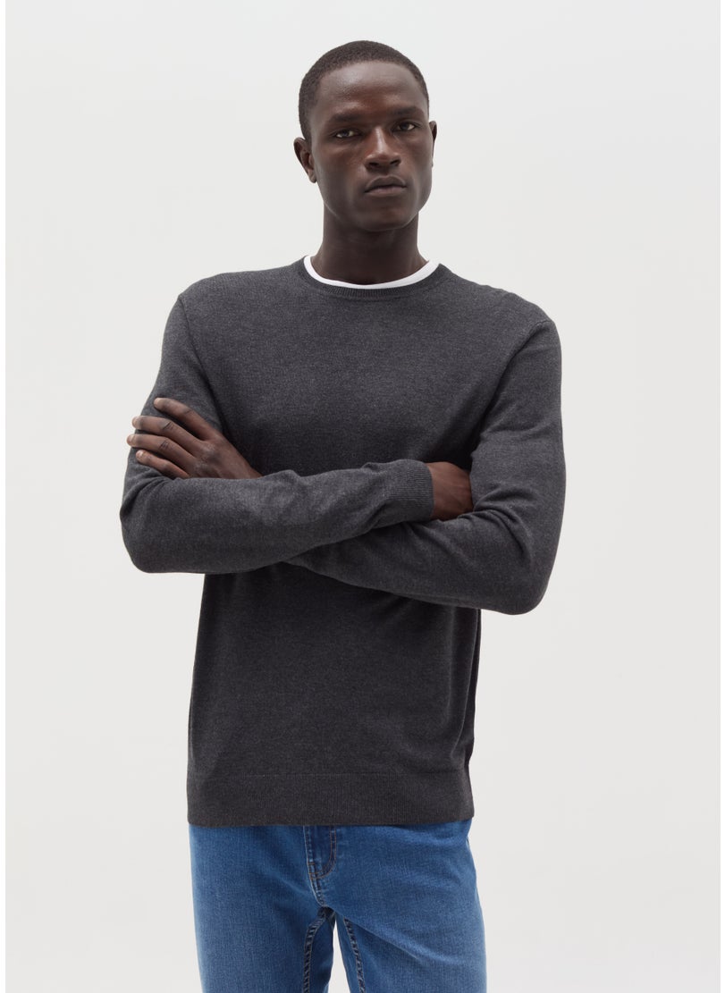 Round neck pullover