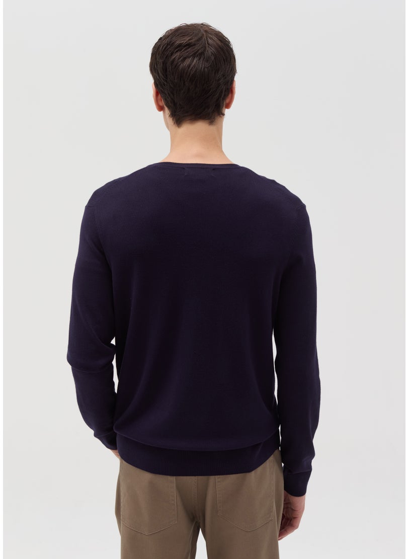 V-neck pullover