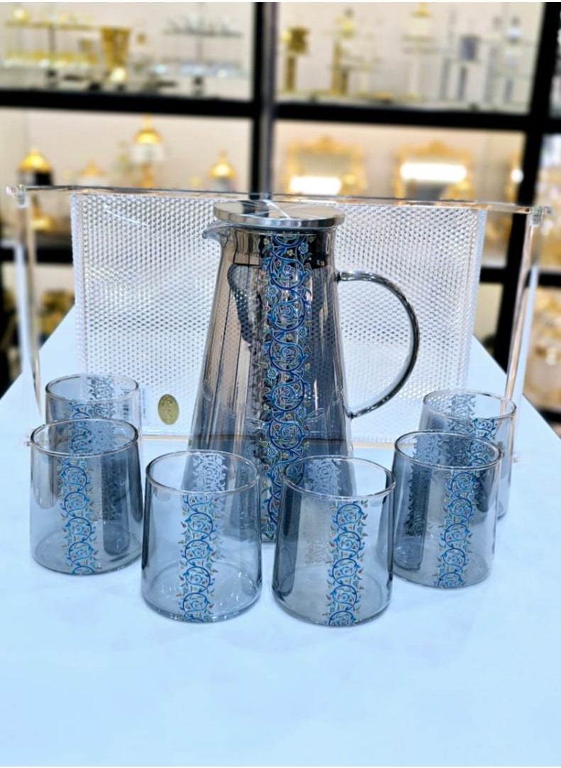 Stylish Glass Pitcher Set With Six Matching Tumblers Perfect For Serving Beverages Sleek Design With A Metal Lid And Handle Ideal For Modern Dining Setting