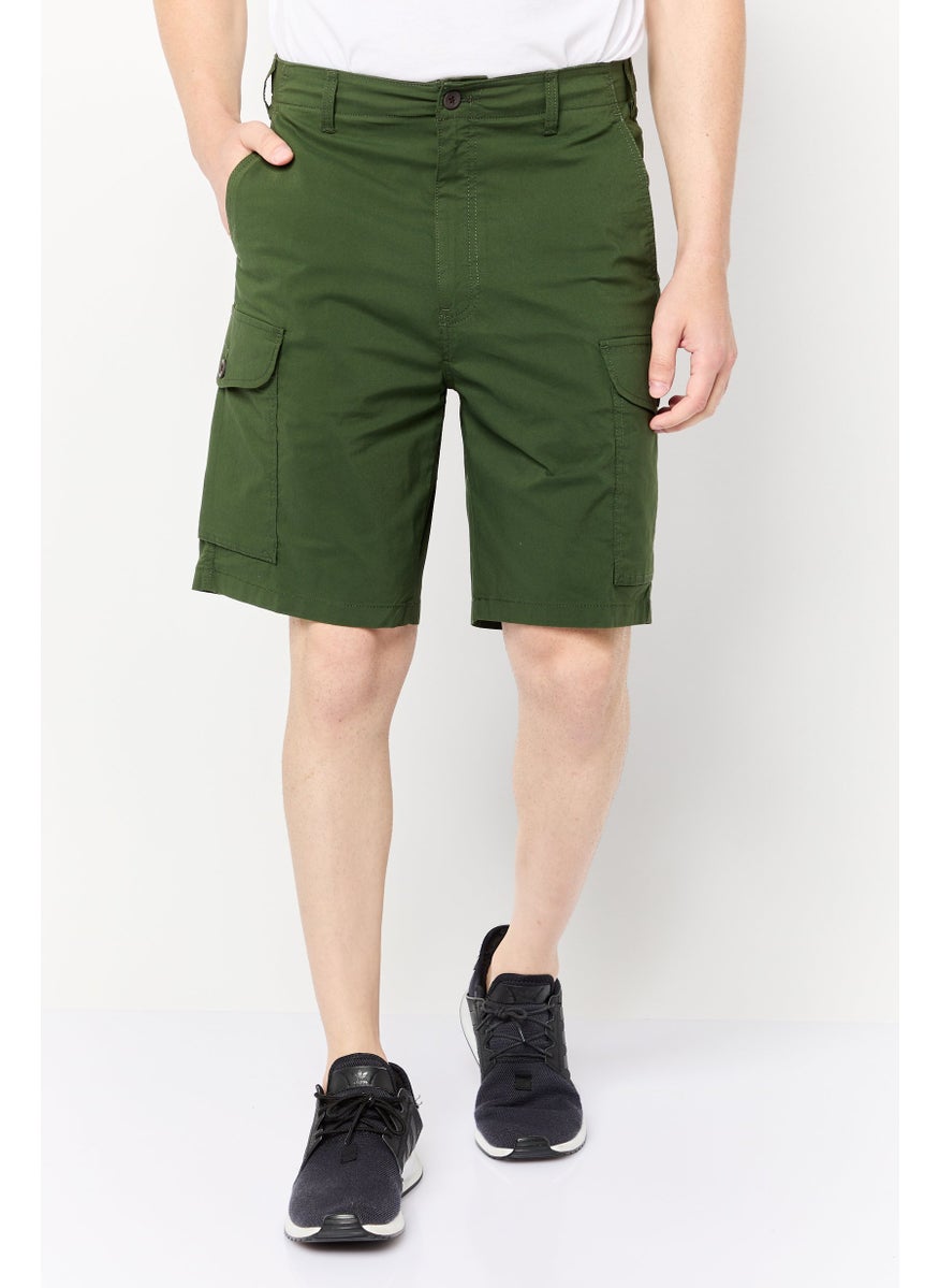 Men Relaxed Fit Plain Cargo Short, Dark Green
