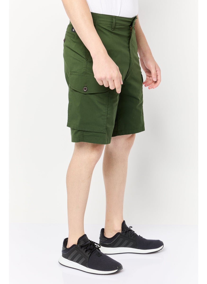 Men Relaxed Fit Plain Cargo Short, Dark Green