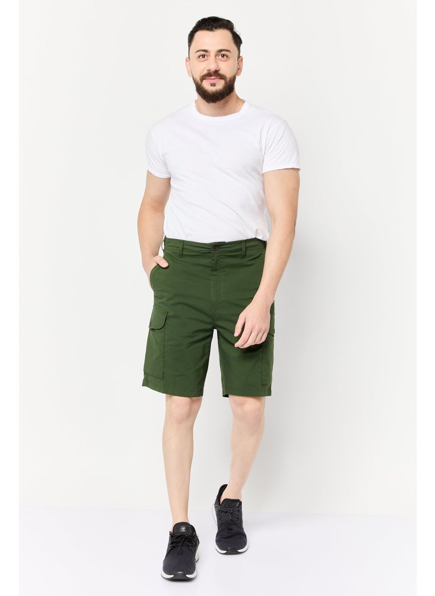 Men Relaxed Fit Plain Cargo Short, Dark Green
