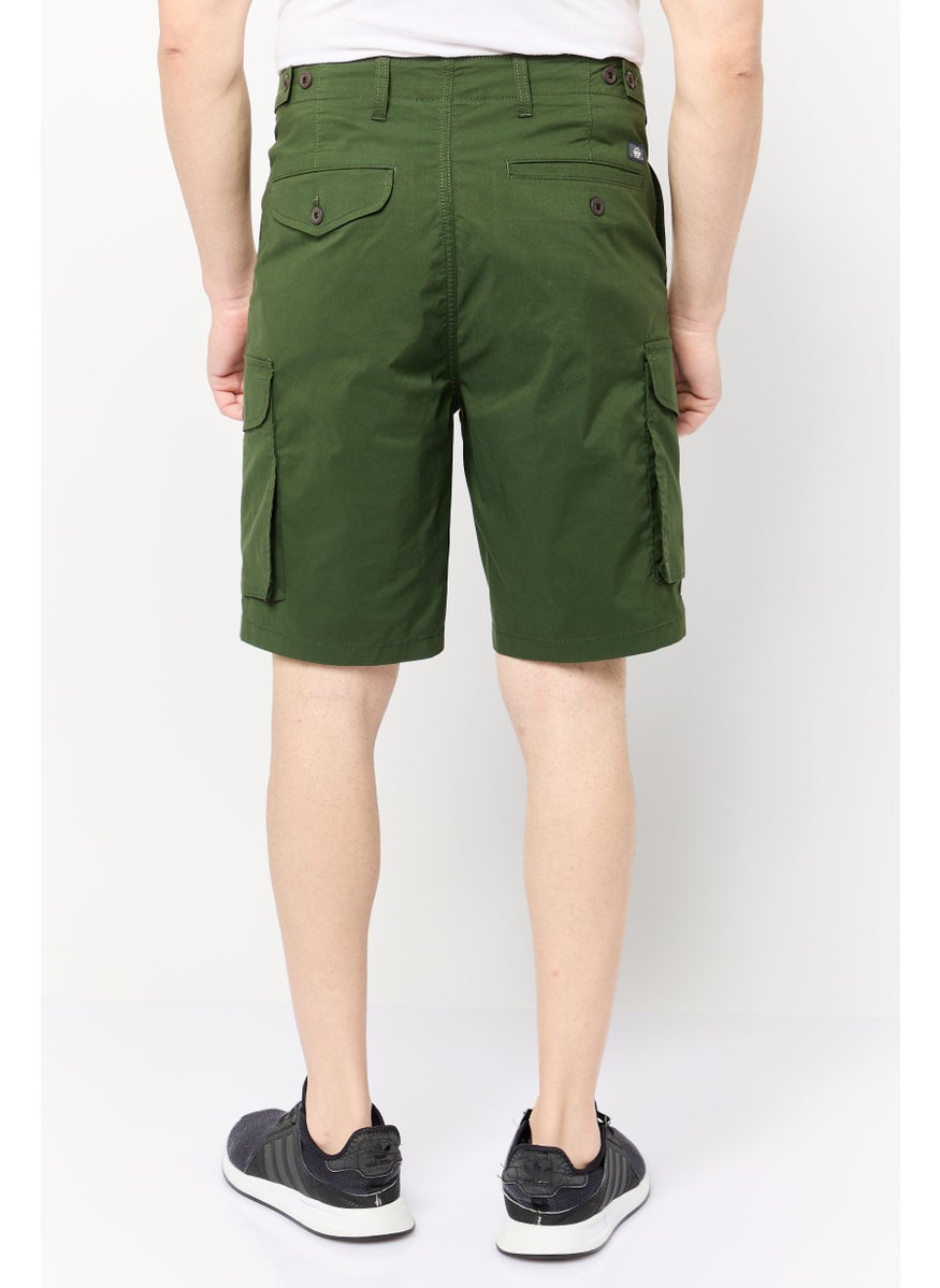 Men Relaxed Fit Plain Cargo Short, Dark Green
