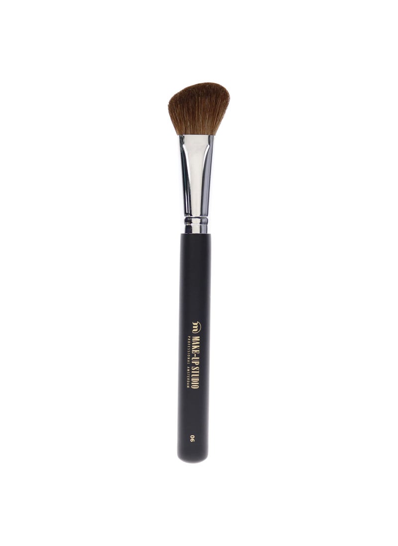 Make-Up Studio Blusher Shaper Brush Round - 06 for Women 1 Pc Brush