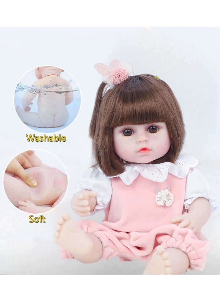 Reborn Baby Doll,38cm Simulation Baby Doll With Pacifier, Bottle, Diaper And a Set of Clothes,Can Drink Water And Pee，Soft and Pinchable，Limbs And Head Can Rotate. Suitable for Birthday Gifts for Children/Kindergarten Toys.