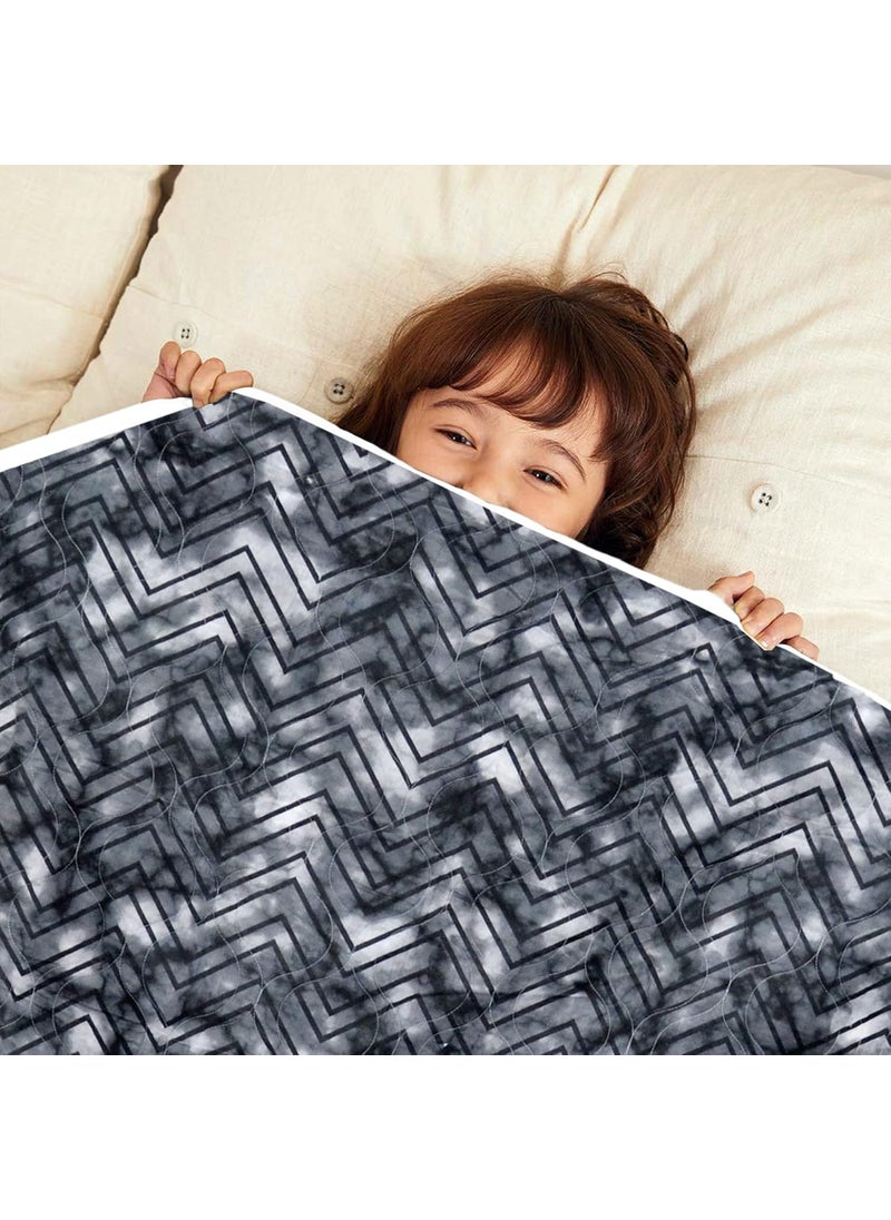 Divine Casa Babies Kids Lightweight 100 Cambric Cotton All Season Reversible Comforter Blanket 120 GSM 04 Years Size 135X100 cm Black and Grey Chevron TC 120