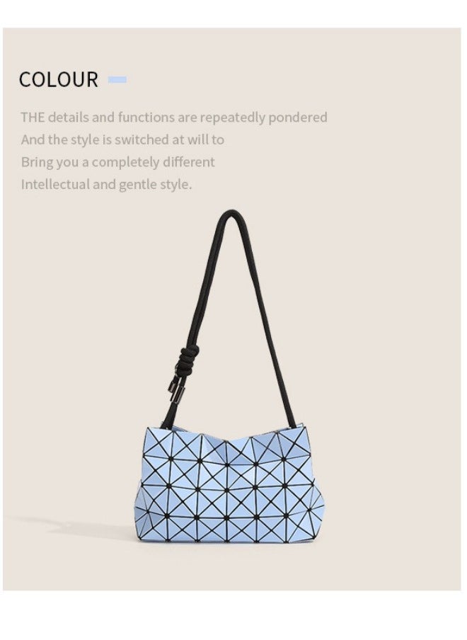 The new geometric diamond drawstring bag is stylish and simple, hanging on one shoulder in blue.