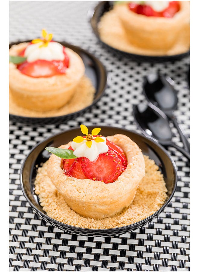 Restaurantware-2 Ounce Small Plastic Plates, 100 Disposable Appetizer Plates - Round, Mini, Black Plastic Sample Plates, For Appetizers, Desserts, Or Samples, For Parties And Events