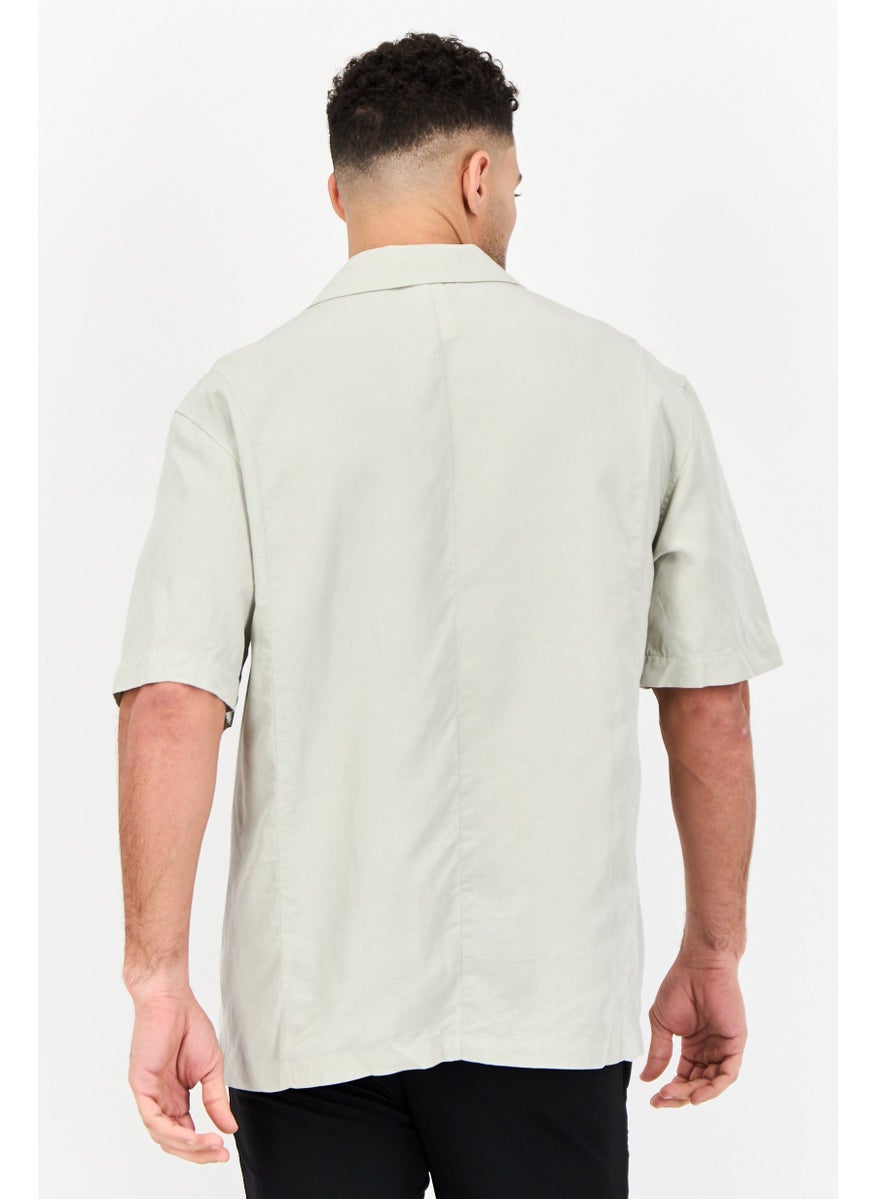 Men Regular Fit Solid Short Sleeves Casual Shirt, Light Grey