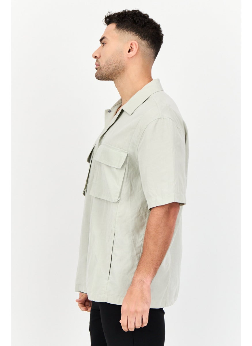 Men Regular Fit Solid Short Sleeves Casual Shirt, Light Grey