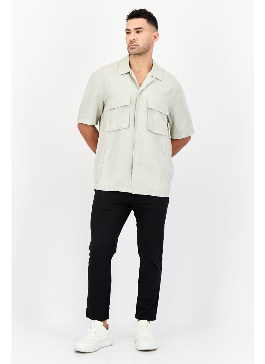 Men Regular Fit Solid Short Sleeves Casual Shirt, Light Grey