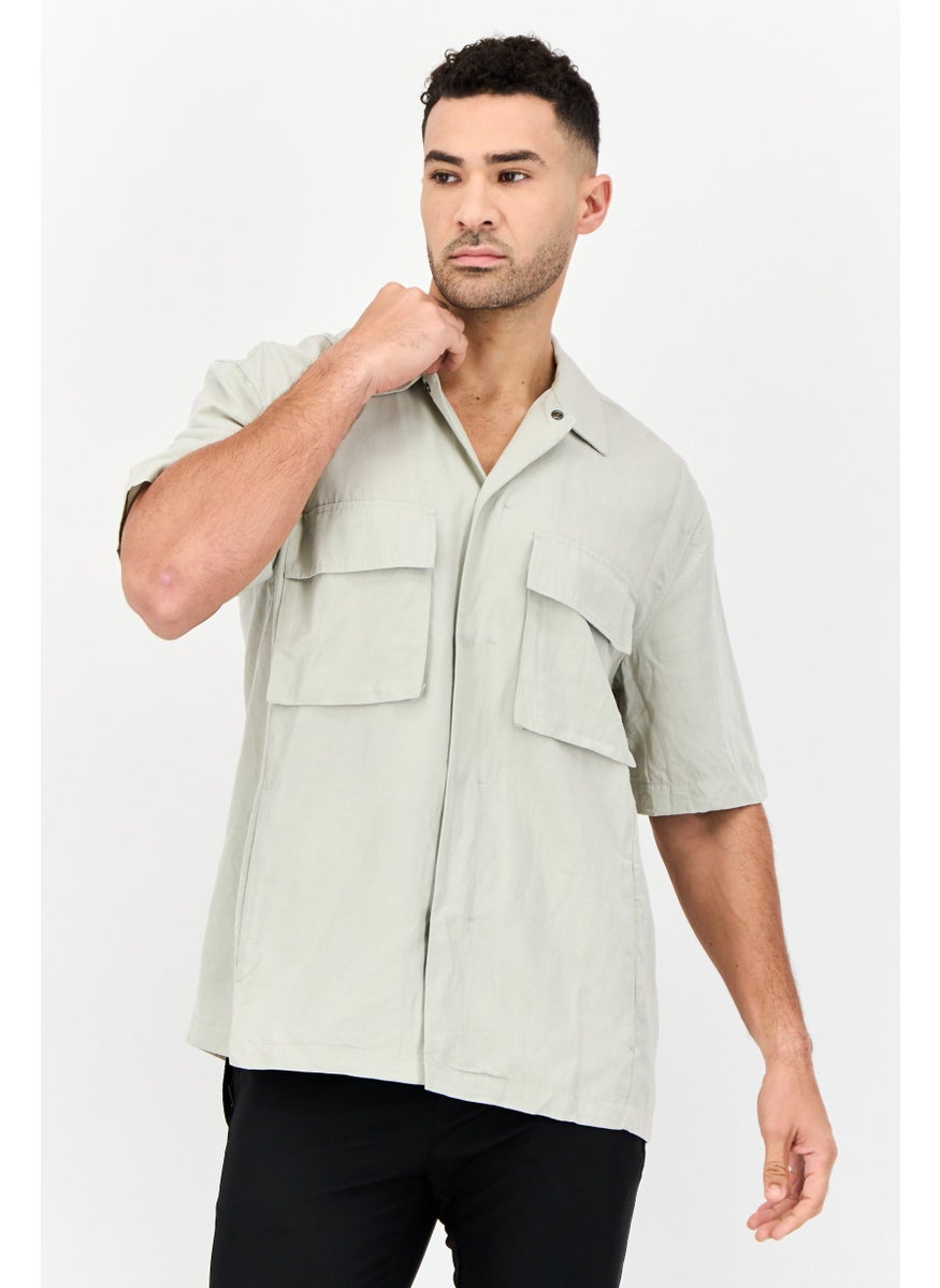 Men Regular Fit Solid Short Sleeves Casual Shirt, Light Grey