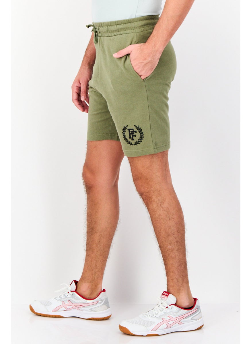 Men Graphic Print Basic Shorts, Light Olive