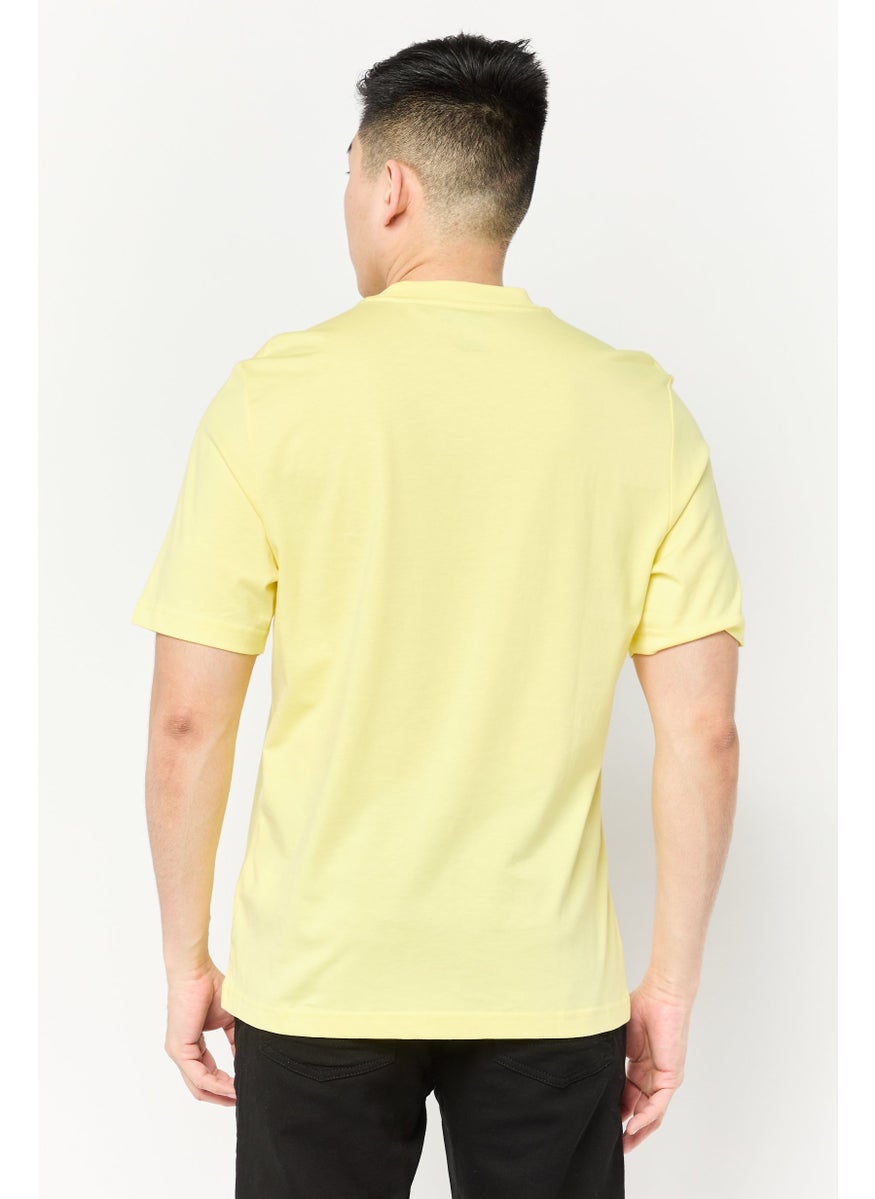 Men Crew Neck Short Sleeves Grapih Print T-Shirt, Yellow