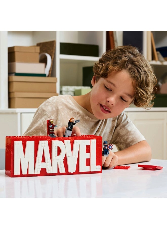 Marvel: MARVEL Logo & Minifigures - Super-Hero Building Toy with 5 Characters incl. Iron Man, Thor, Black Widow & Hulk - Avengers Gift for 12+ Year Old Boys, Girls & Teens 76313 (931 pieces)
