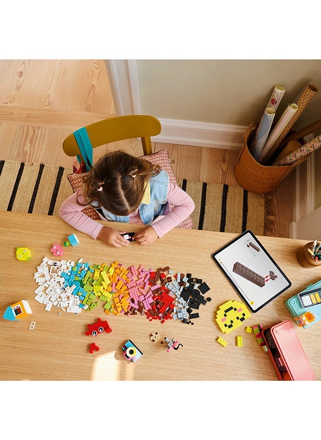 Classic Creative Happy Box, Assorted Colourful Bricks for Imaginative Play, Building Toys for 5 Plus Year Old, Girls and boys, Great for Kids Desk Accessories or Bedroom Decorations 11042 (680 pieces)