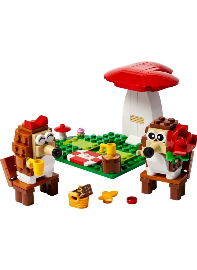 Hedgehog Picnic Date, Animal Toy Playset for 8 Plus Year Old Girls & Boys, Nature Building Set with Mushroom Model and 2 Figures, Birthday Gift for Kids Who Love Imaginative Play 40711 (166 pieces)