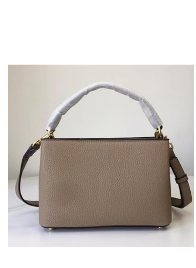 Women's shoulder bag is comfortable, versatile and fashionable