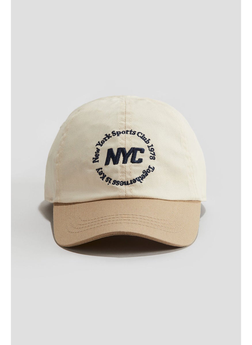 Motif-Detail Cap