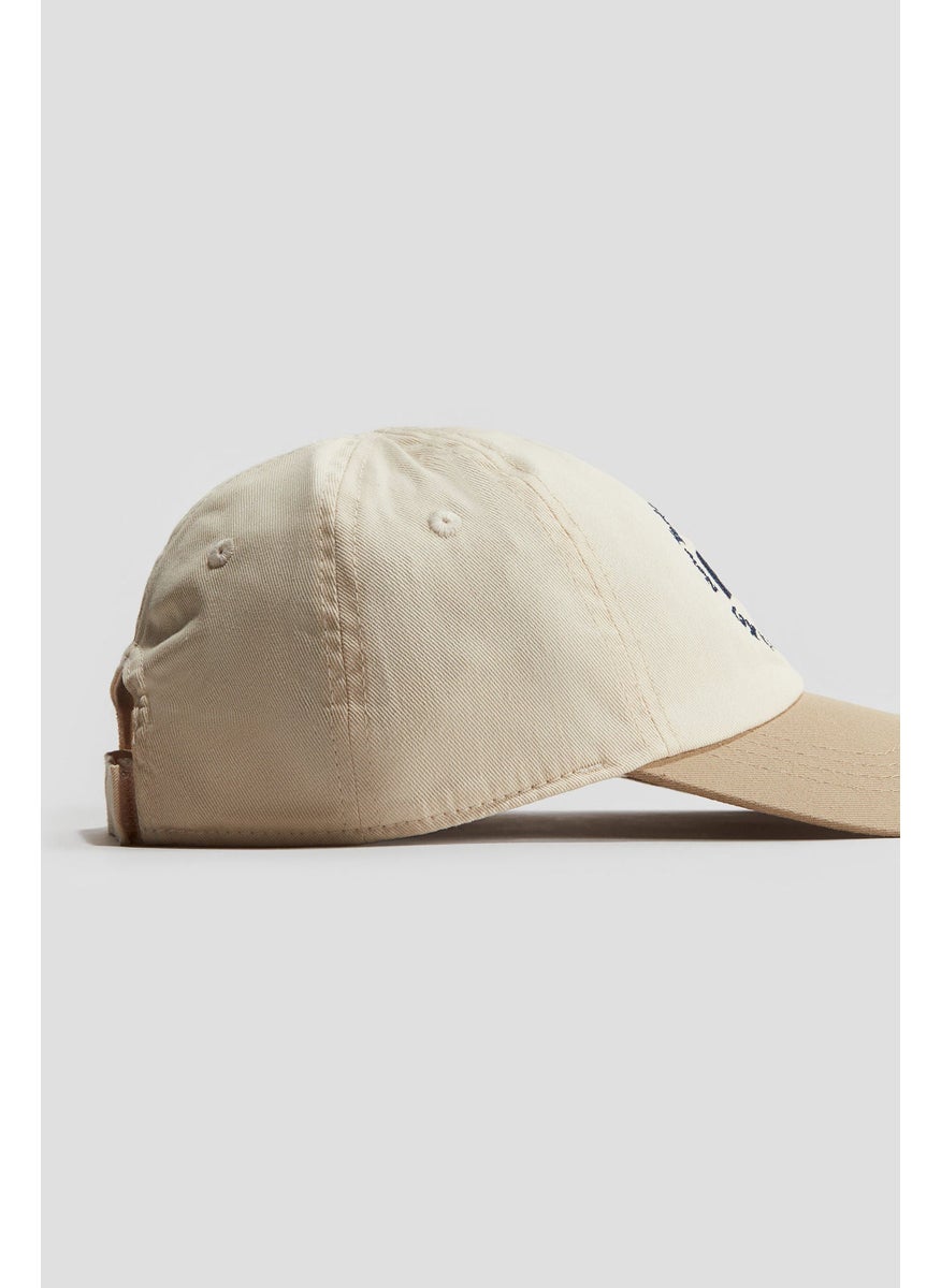 Motif-Detail Cap