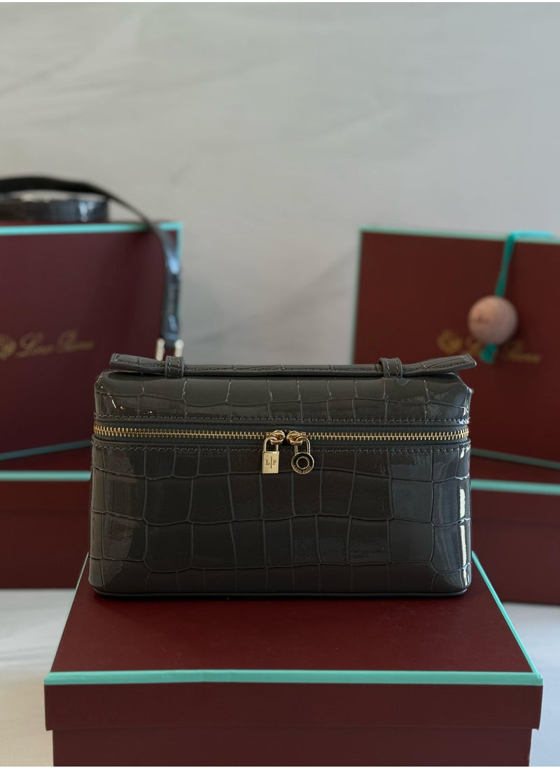 Minimal Daily Satchel