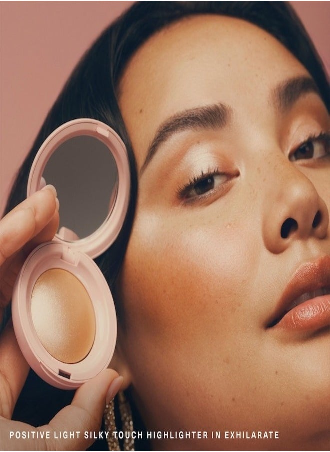 Rare Beauty by Selena Gomez Positive Light Silky Touch Highlighter – Exhilarate - Champagne Gold – Ultra-Fine, Weightless, and Long-Lasting Luminous Powder for a Radiant Glow – 2.8g / 0.098 oz