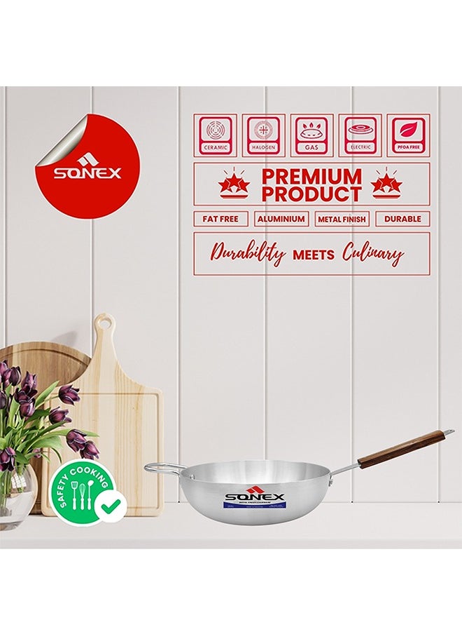 SONEX Royal Wok – 28 cm, 4.5L Aluminium Wok with Metal Finish, Dual Handles & Natural Wooden Grip, Hanging Loop – Durable & Ergonomic, Even Heat Distribution, Ideal for Stir-Frying & Deep-Frying