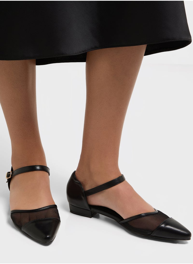 Mesh Detail Pointy Toe Flat Shoe