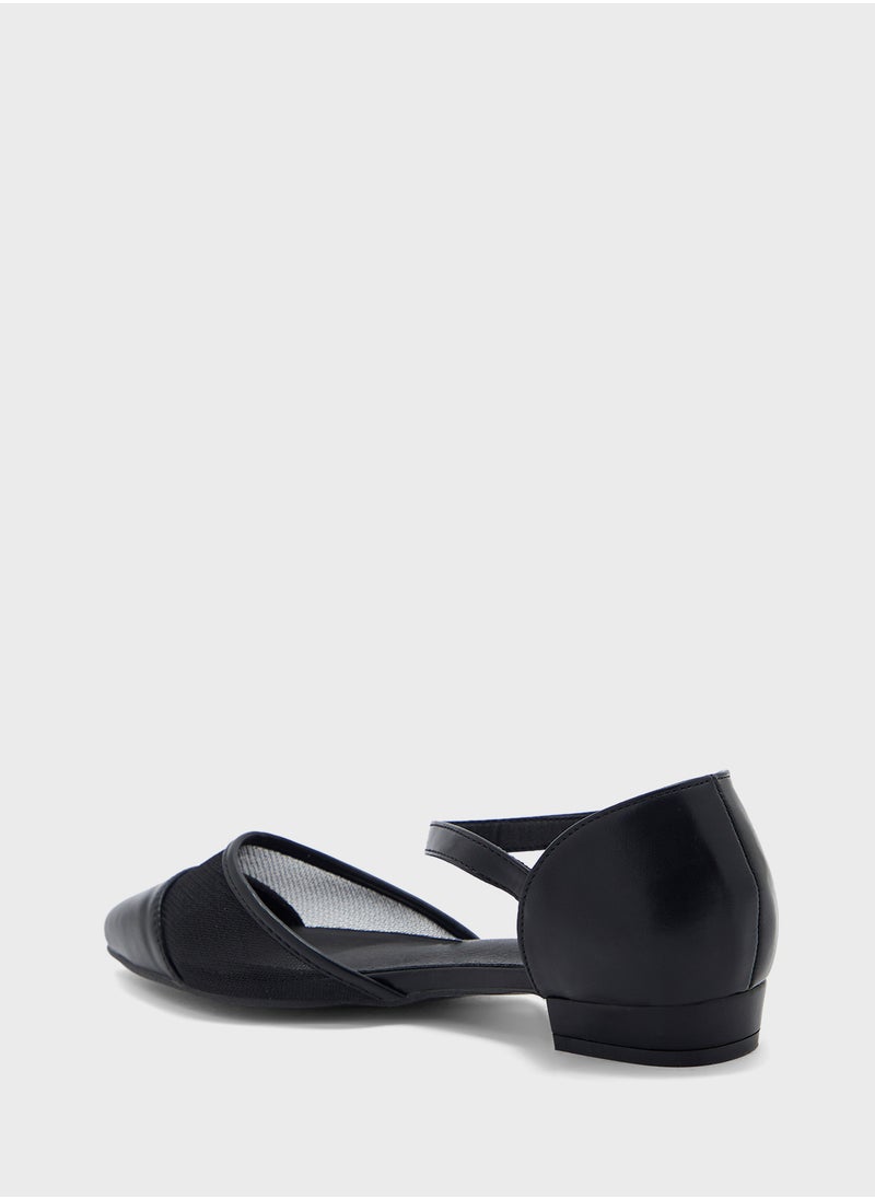 Mesh Detail Pointy Toe Flat Shoe