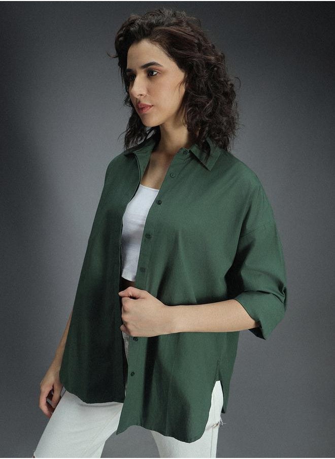 Stay effortlessly stylish with this comfortable Green Tailored Fit Shirts Solid design crafted from 100% Cotton featuring Long Sleeves with Button closure.