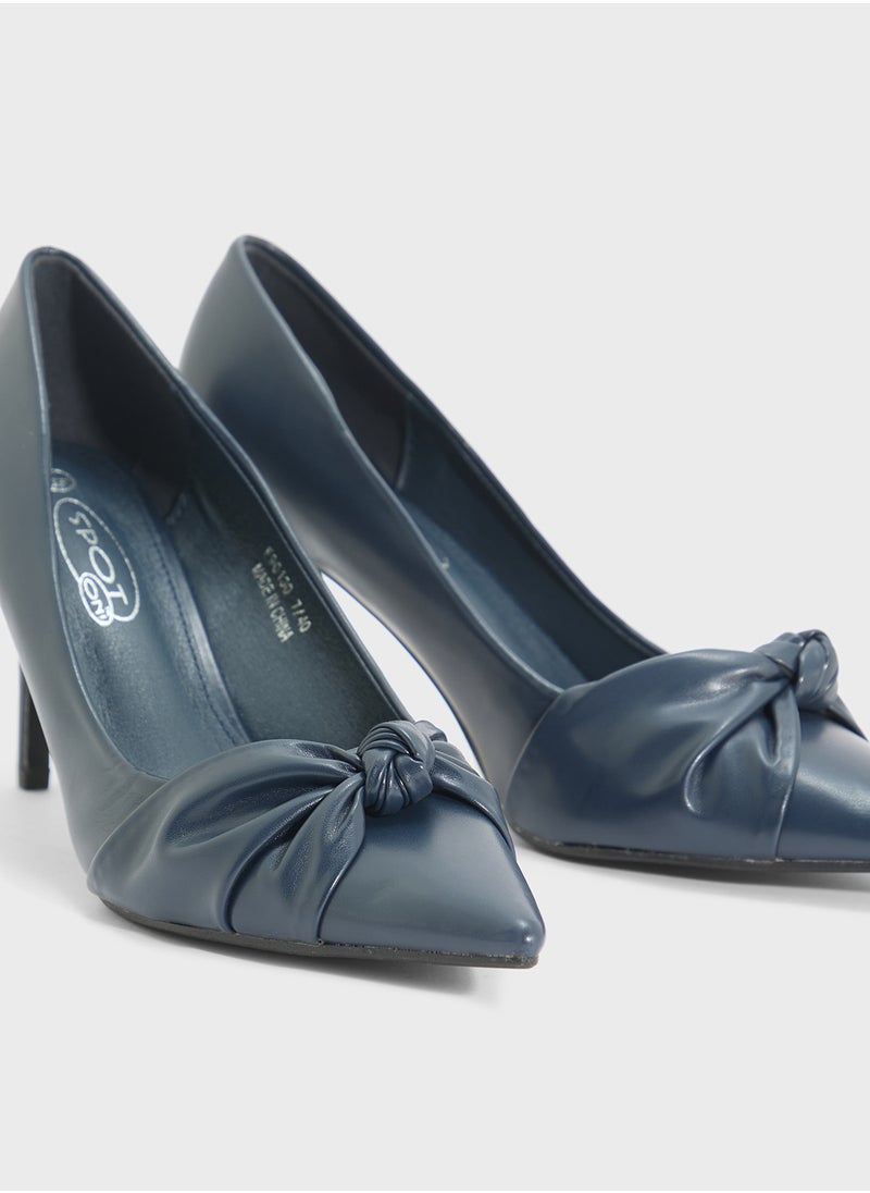 Pointed Pump With Knot Detail