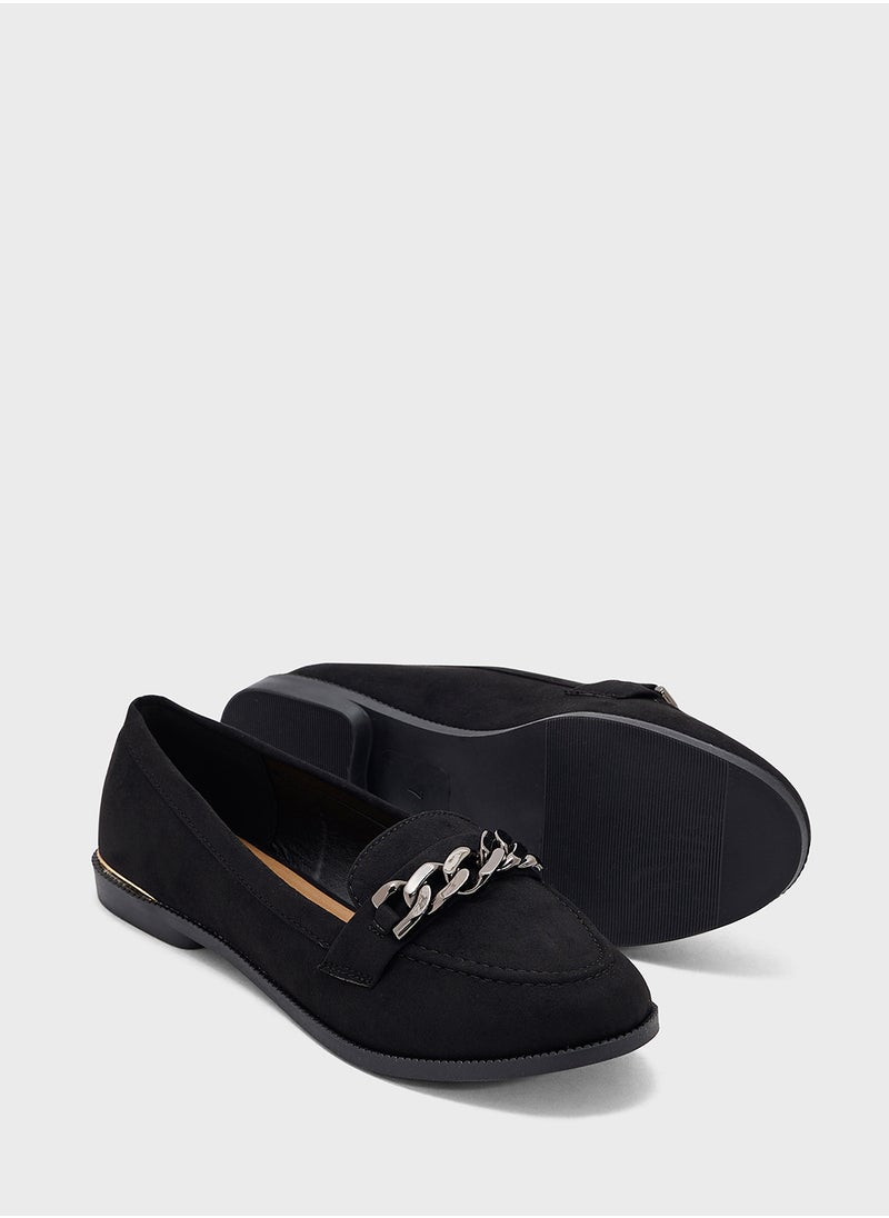 Loafer With Chain Strap