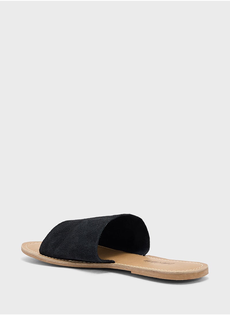 Essential Flat Sandal