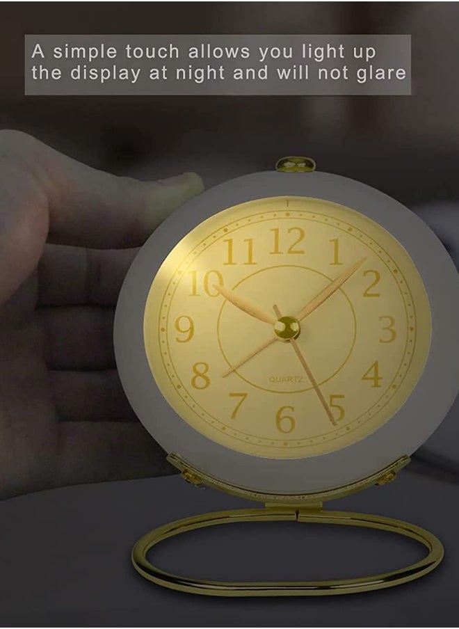 Silent Bedside Clocks Battery Operated Non-Ticking Analogue Retro Alarm Clock Bedroom Simple Loud Alarm Desk Clock Vintage Alarm Clocks with Light Large Display for Heavy Sleepers Office