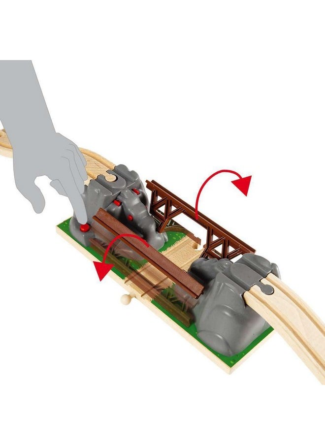 BRIO World - 33391 Collapsing Bridge - Engaging 3-Piece Toy Train Accessory | Cultivates Creative Play | Enhances Logical Thinking | Suitable for Kids Aged 3 & Up | Compatible with All BRIO Sets