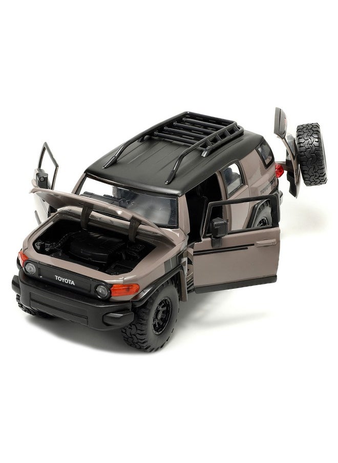 Jada Toys Just Trucks 1:24 Toyota FJ Cruiser Die-cast Car Brown with Tire Rack, Toys for Kids and Adults