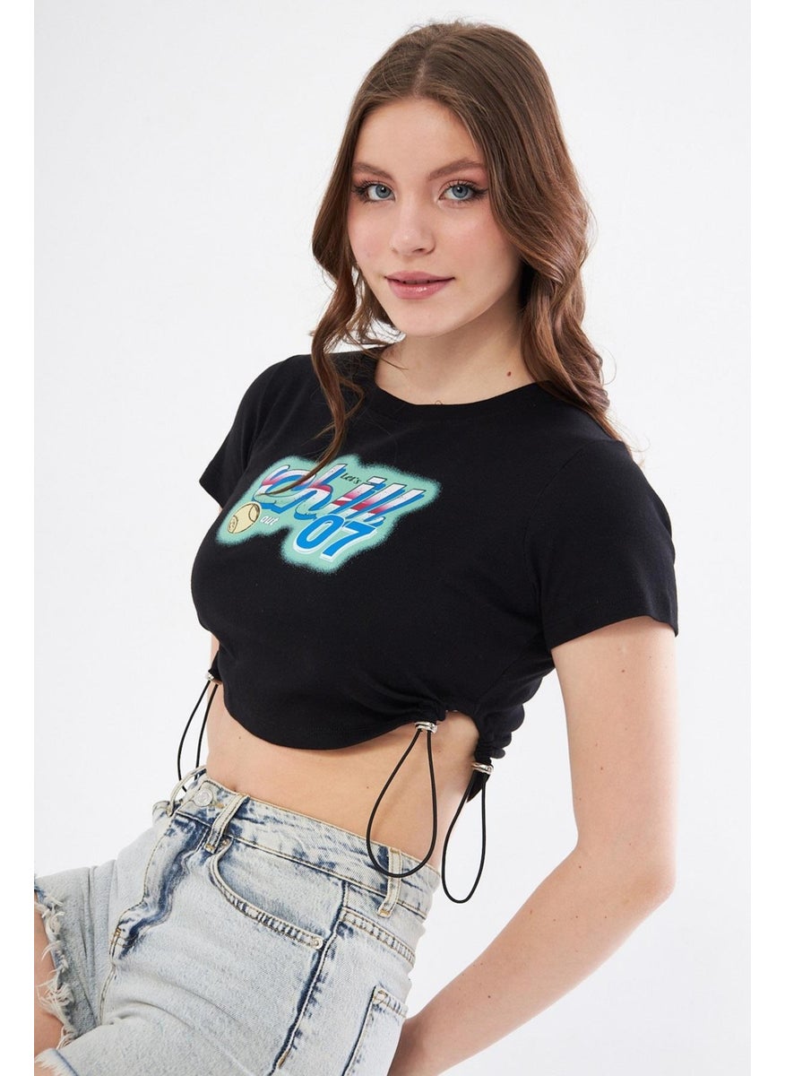 Women's Black Crew Neck CHILL07 Printed Side Elastic Gathered Crop T-Shirt