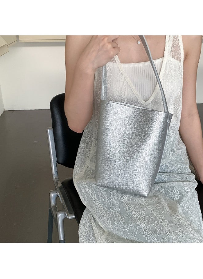 Simple Girl's Shoulder Bag Advanced Sense Refined Bucket Bag Large Capacity Small Wind Commuter Bag