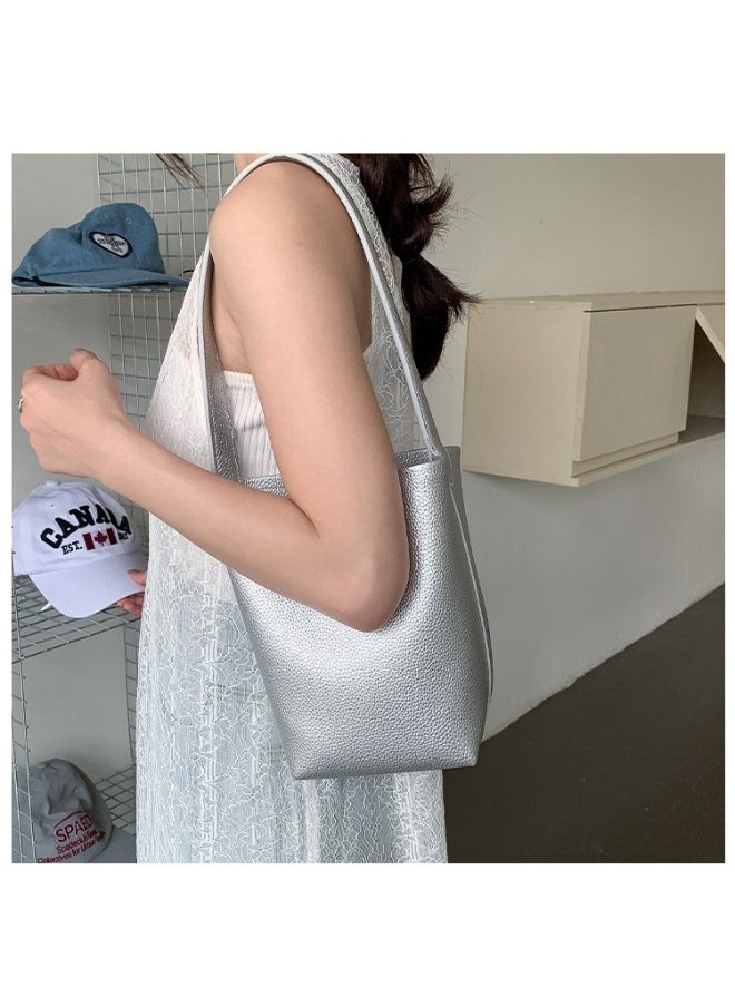 Simple Girl's Shoulder Bag Advanced Sense Refined Bucket Bag Large Capacity Small Wind Commuter Bag
