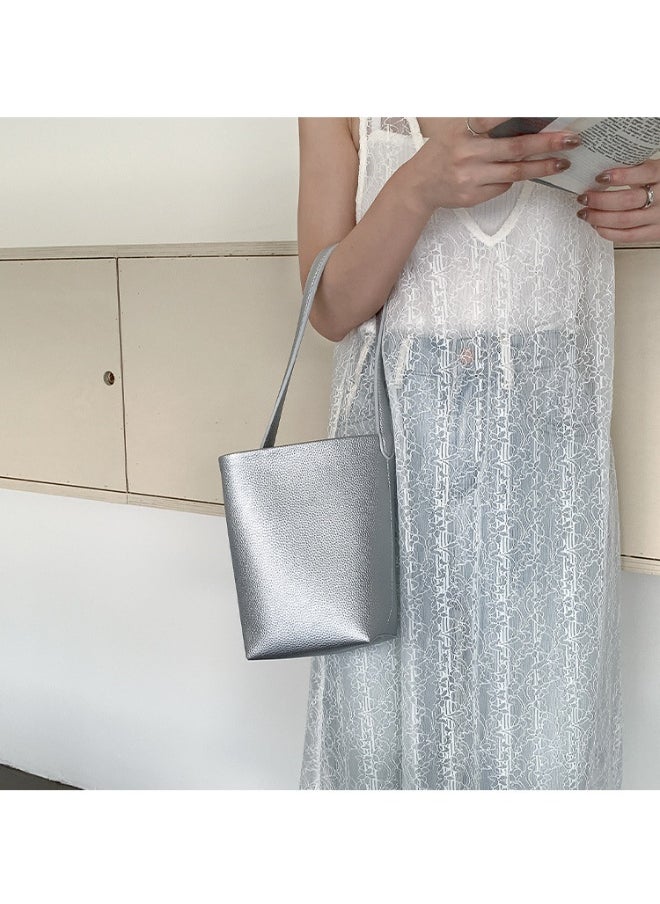 Simple Girl's Shoulder Bag Advanced Sense Refined Bucket Bag Large Capacity Small Wind Commuter Bag