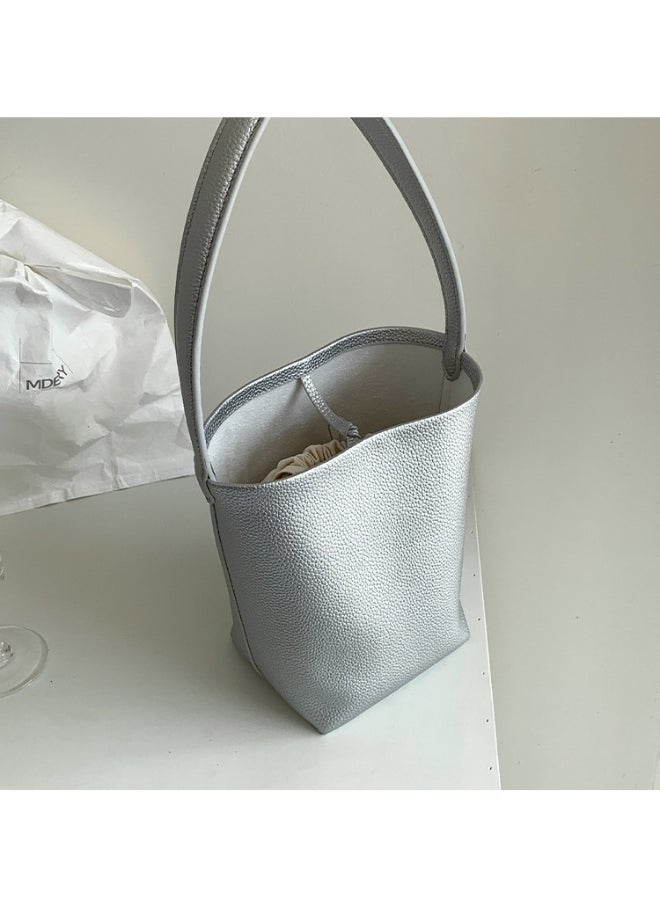 Simple Girl's Shoulder Bag Advanced Sense Refined Bucket Bag Large Capacity Small Wind Commuter Bag