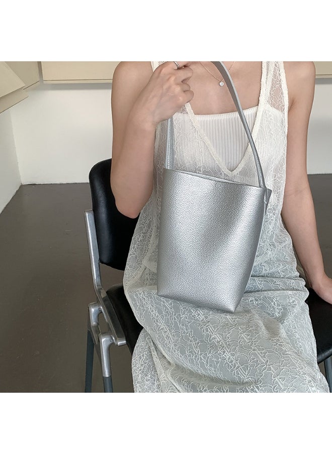 Simple Girl's Shoulder Bag Advanced Sense Refined Bucket Bag Large Capacity Small Wind Commuter Bag
