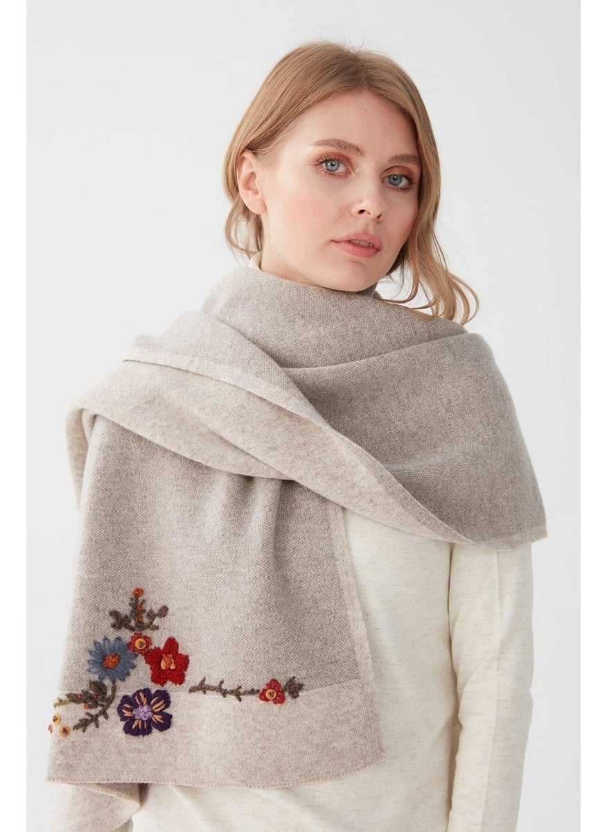 Pattern Knitwear Women's Flower Embroidered Knitwear Shawl V.beige