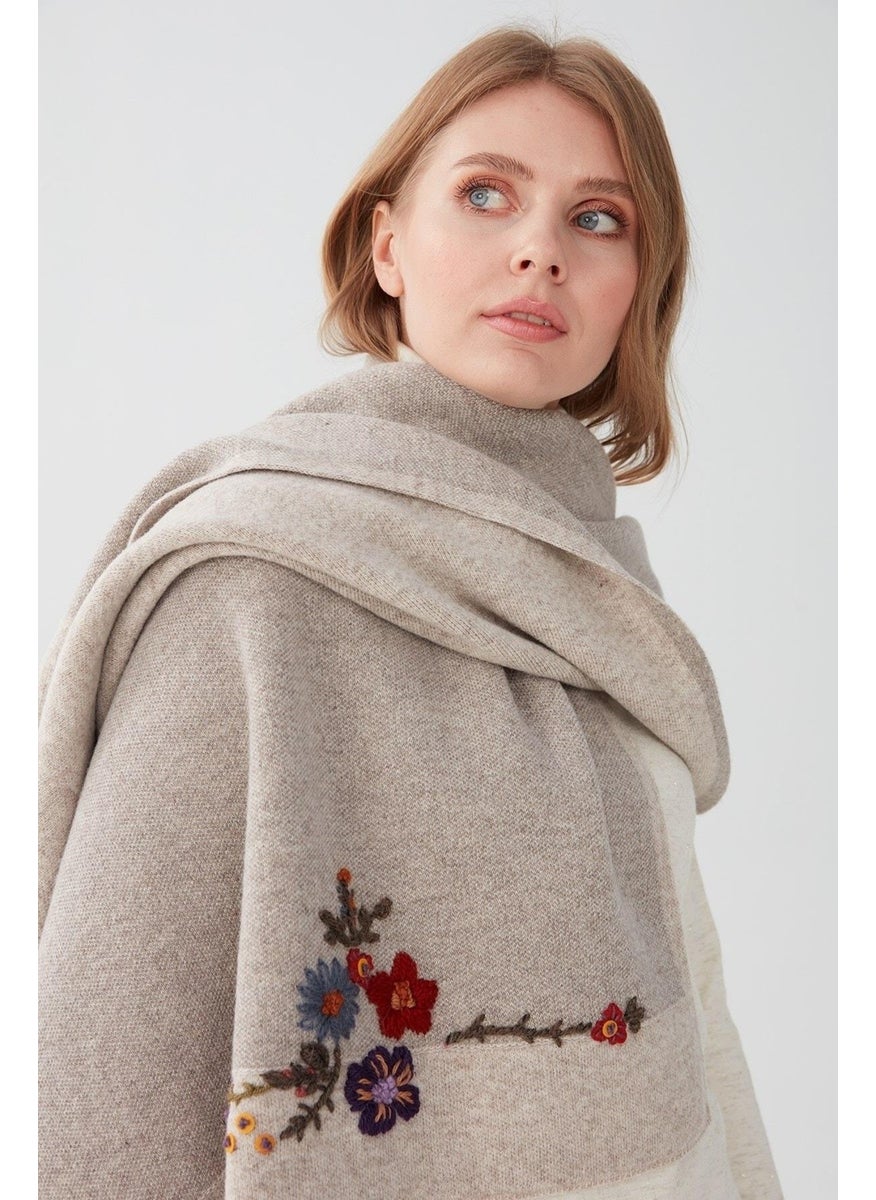 Pattern Knitwear Women's Flower Embroidered Knitwear Shawl V.beige