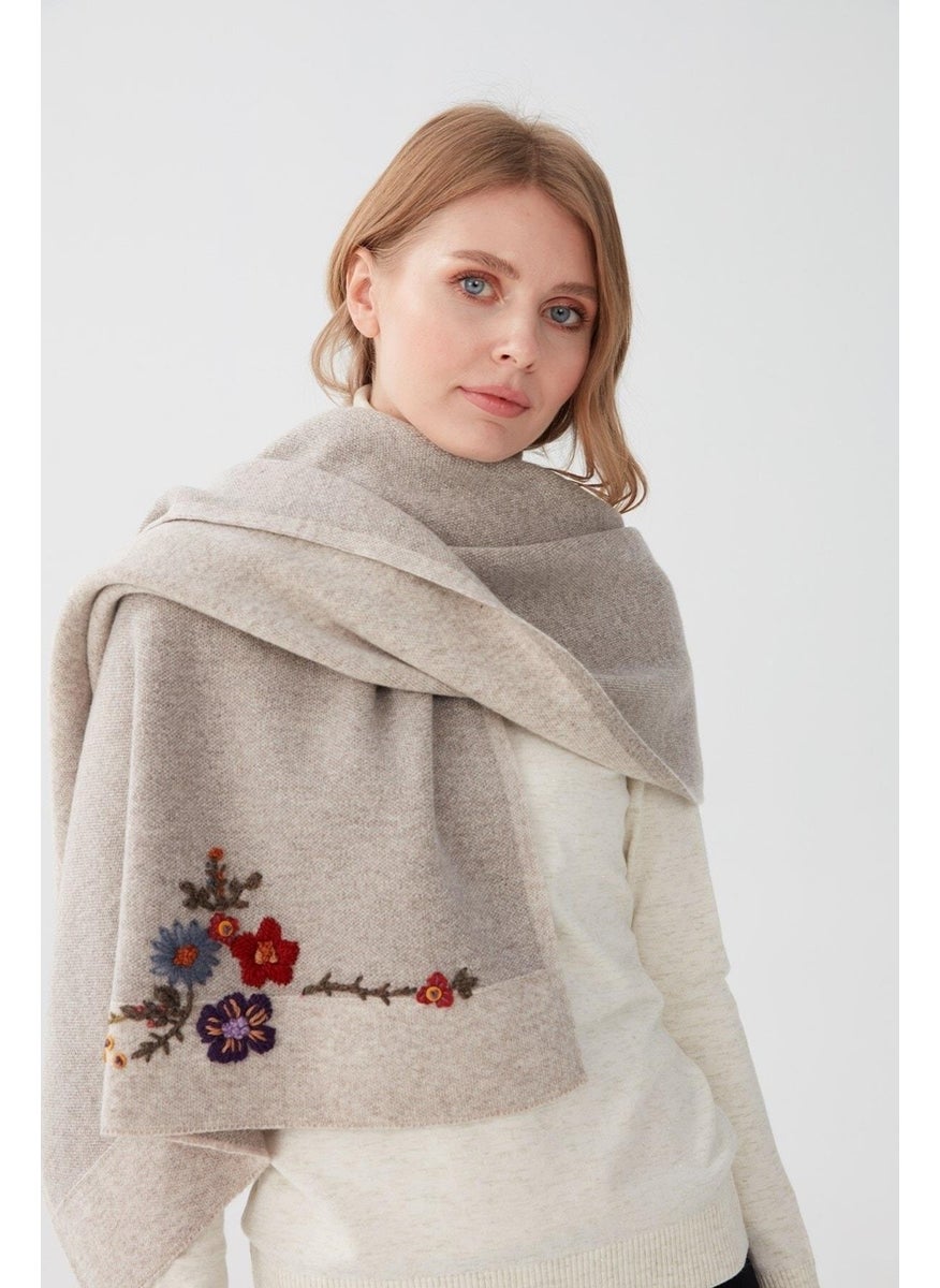 Pattern Knitwear Women's Flower Embroidered Knitwear Shawl V.beige